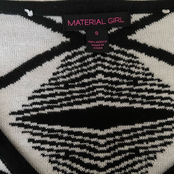 Black & White Cropped Sweater - Picture 2 of 3